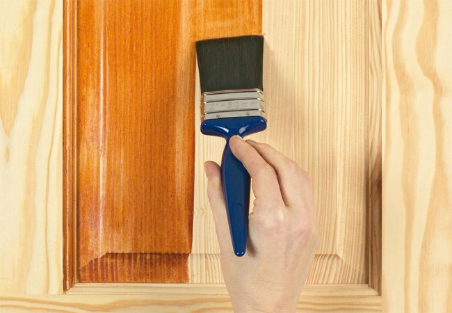 sơn lại cửa gỗ tại nhà