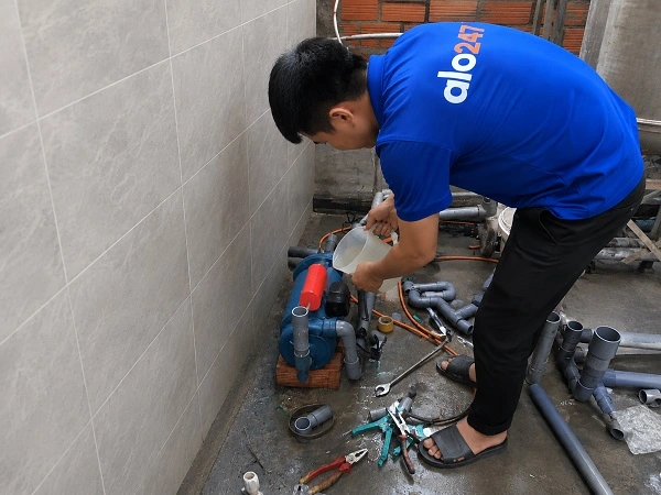 Thợ alo247 kiểm tra chẩn đoán lỗi trước khi tiến hành sửa chữa