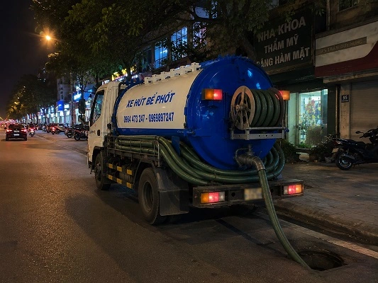 Xe bồn hút bể phốt chân không của alo247 tại Hoài Đức