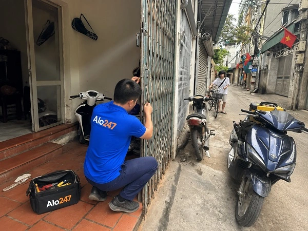 Alo247 dịch vụ sửa cửa sắt kéo tại nhà
