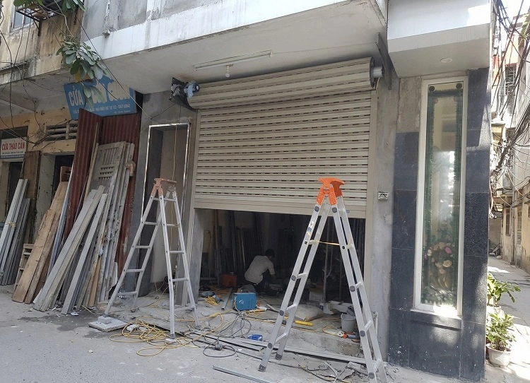 Cửa cuốn bị kẹt nan