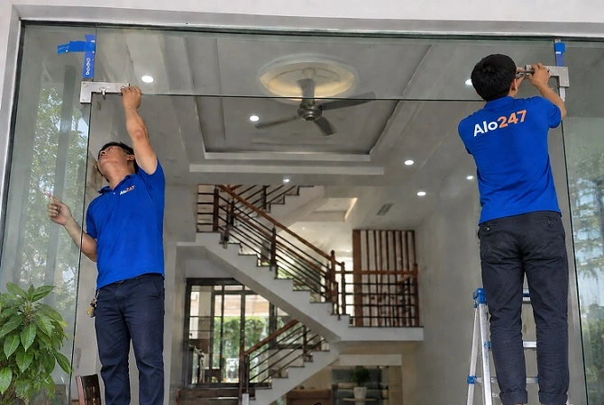Thợ Alo247 sửa cửa kính cường lực tại Hà Nội