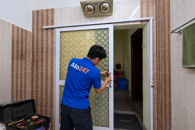 Thợ Alo247 sửa cửa nhôm kính tại Hà Nội