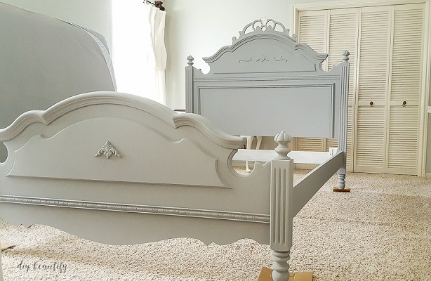 sơn lại giường cũ thành màu trắng