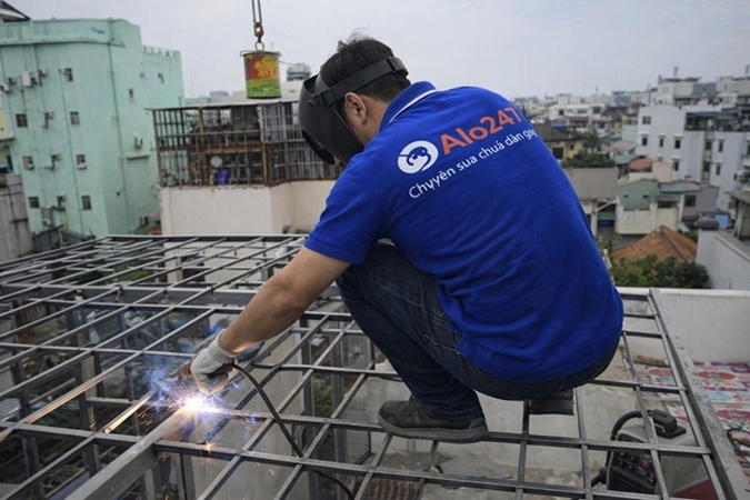 thợ alo247 hàn chuồng cọp sân thượng