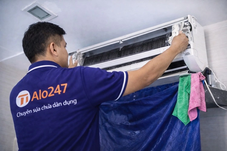 thợ alo247 tháo điều hoà để vệ sinh