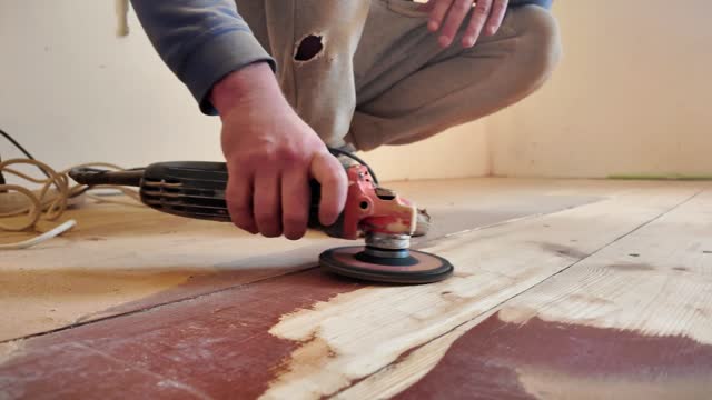 thợ sửa sàn gỗ tại nhà