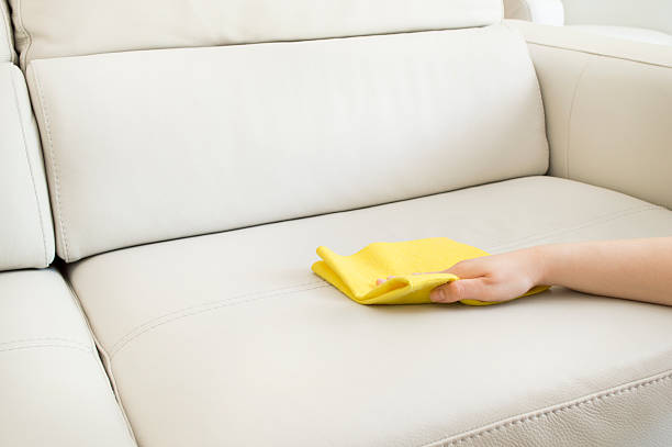 Dịch vụ vệ sinh sofa giá rẻ tại nhà