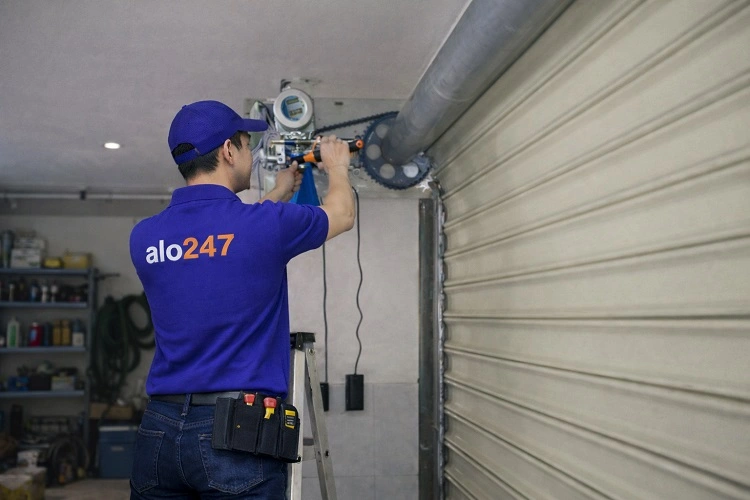 Thợ sửa cửa cuốn tại Long Biên