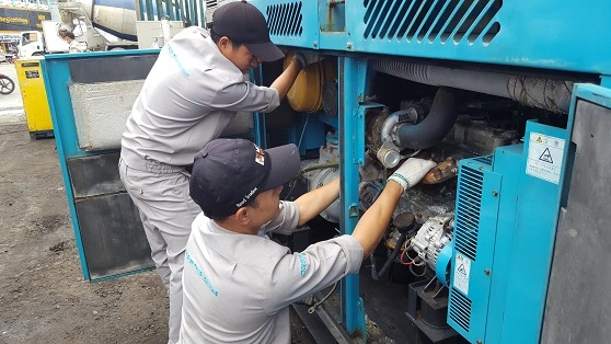 thợ bảo dưỡng máy phát điện