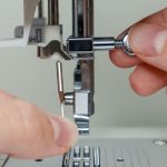 Hướng dẫn thay lắp kim máy may chi tiết