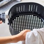Hướng dẫn vệ sinh nồi chiên không dầu chi tiết