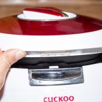 Lẫy nắp nồi cơm điện Cuckoo bị hỏng và cách khắc phục