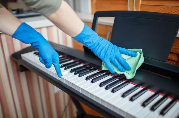 Những lưu ý khi sử dụng vệ sinh đàn piano điện