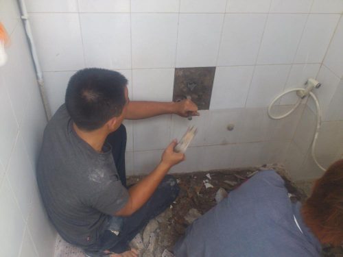 thợ sửa chữa rò rỉ nước âm tường