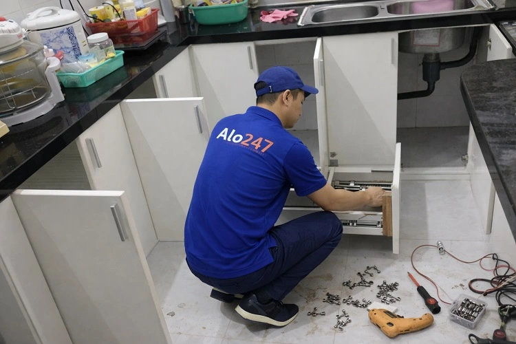 Thợ alo247 sửa chữa tủ bếp