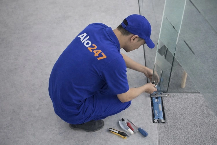 Thợ alo247 sửa cửa kính bị sệ