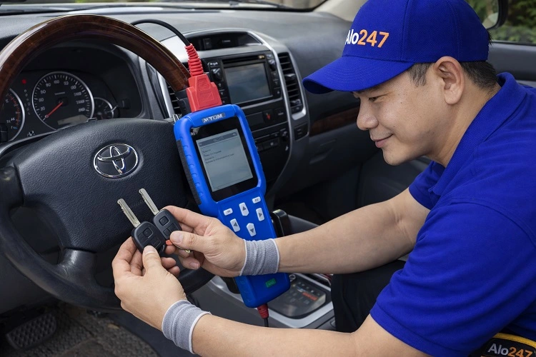 Thợ alo247 sửa khóa ô tô