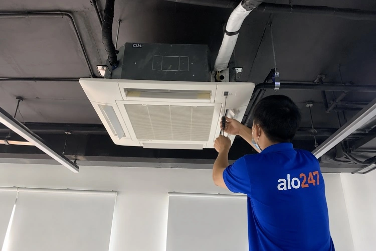 Thợ alo247 lắp điều hoà âm trần tại Cầu Giấy