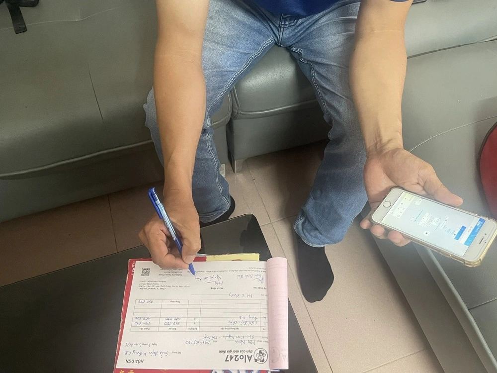 khách sửa điện ký biên bản nghiệm thu