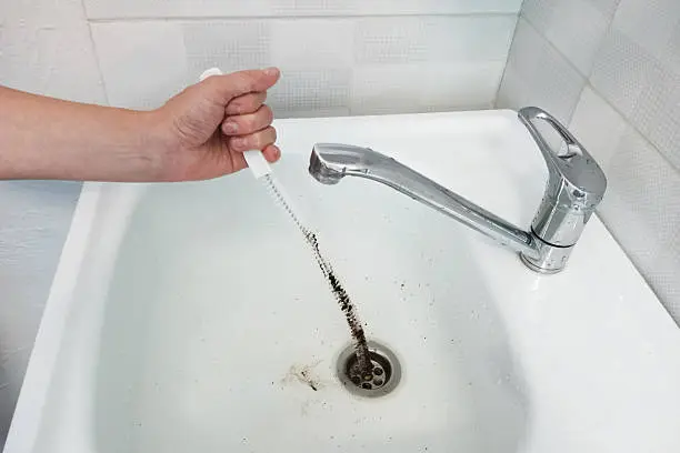 thông bồn rửa bát bằng lò xo