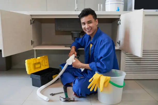 Thợ nước thay ống thoát nước bồn rửa chén tại Cầu Giấy