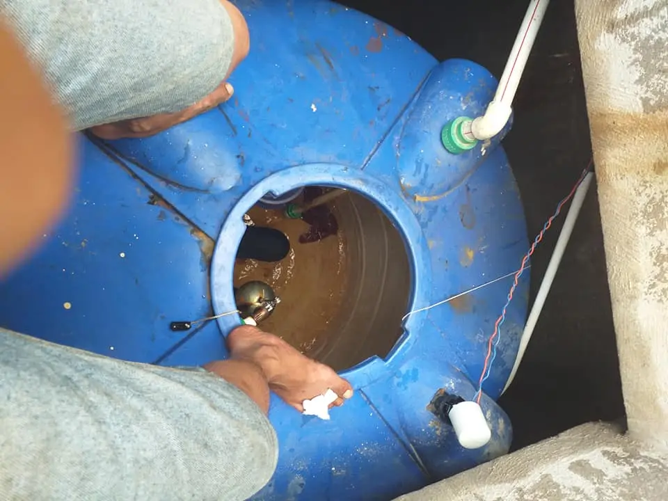 vệ sinh bồn nước nhựa