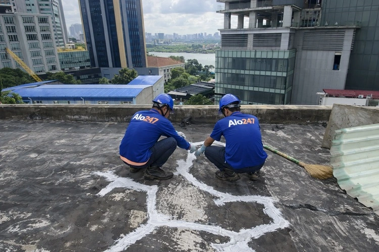 Thợ Alo247 vá mái nhà