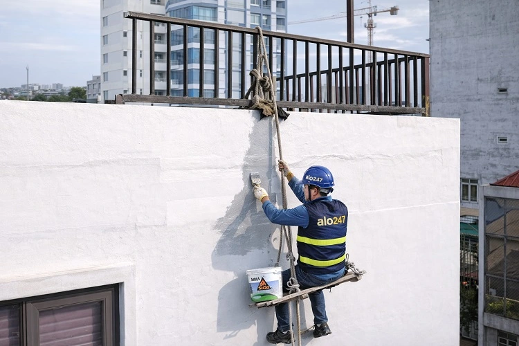 Thợ đu dây sơn chống thấm tường ngoài trời cho tòa nhà cao tầng