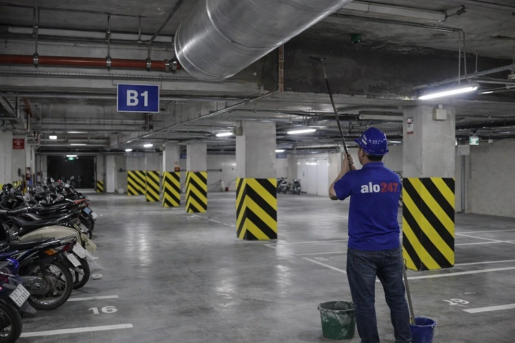 Thợ chống thấm hầm gửi xe