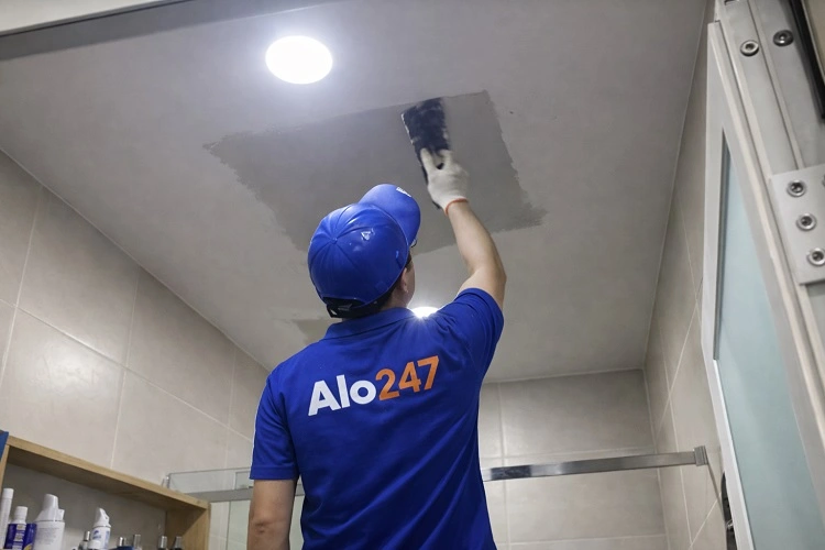 Thợ chống thấm trần nhà