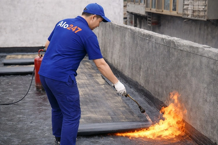 Thợ làm màng khò nóng