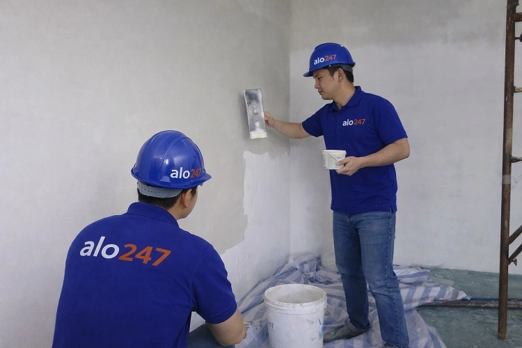 Thợ thi công chống thấm tường