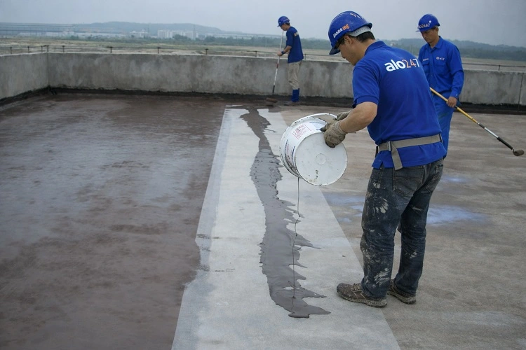 Thợ thi công chống thấm sân thượng toà nhà