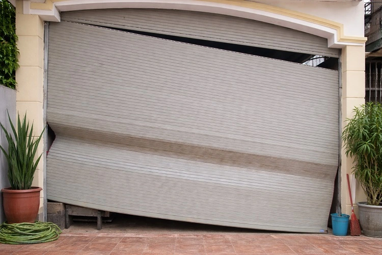 Cửa cuốn bị tuột nan