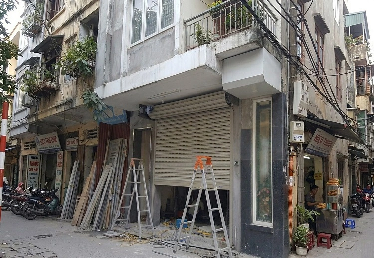 Cửa cuốn bị kẹt nan