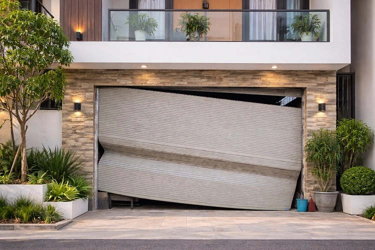 Cửa cuốn bị tuột nan