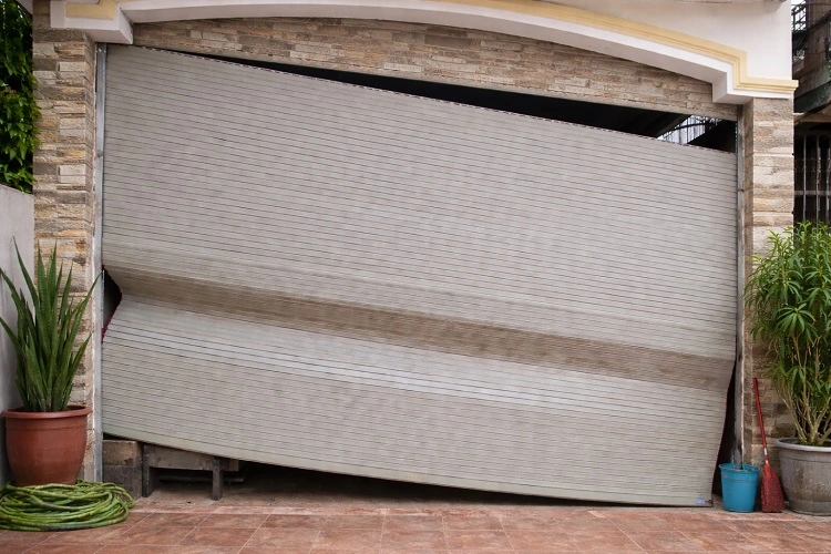 Cửa cuốn bị tuột nan