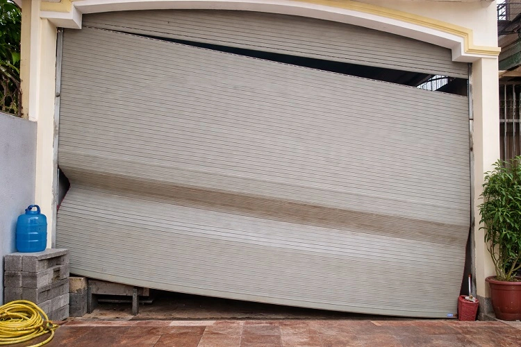 Cửa cuốn hư hỏng, tuột nan