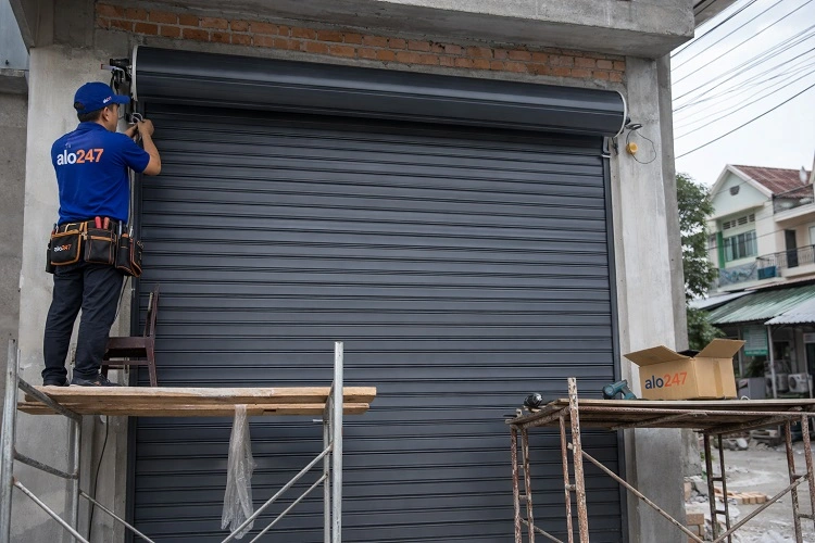 Thợ alo247 bảo dưỡng cửa cuốn