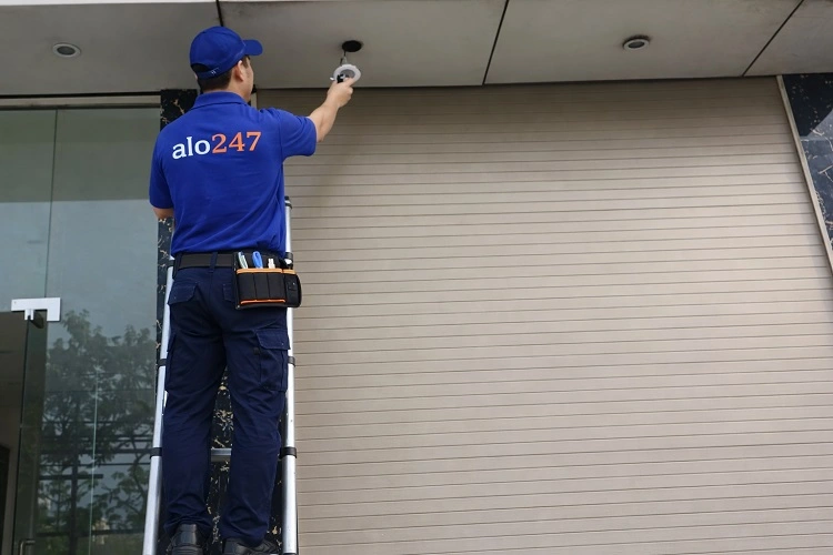 Thợ alo247 sửa cửa cuốn bị kẹt