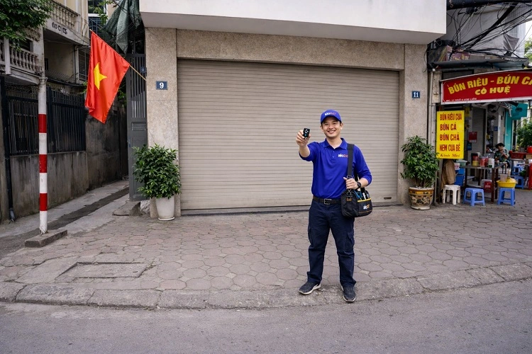 Thợ alo247 sửa và làm lại điều khiển cửa cuốn