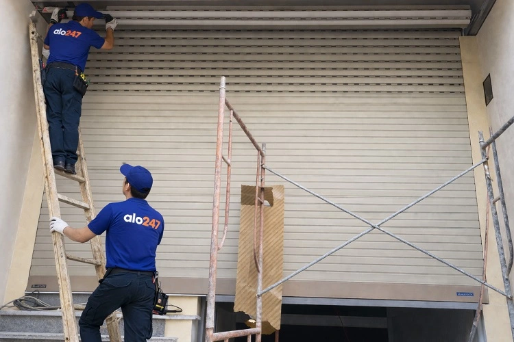 Thợ sửa cửa cuốn tại Bát Tràng