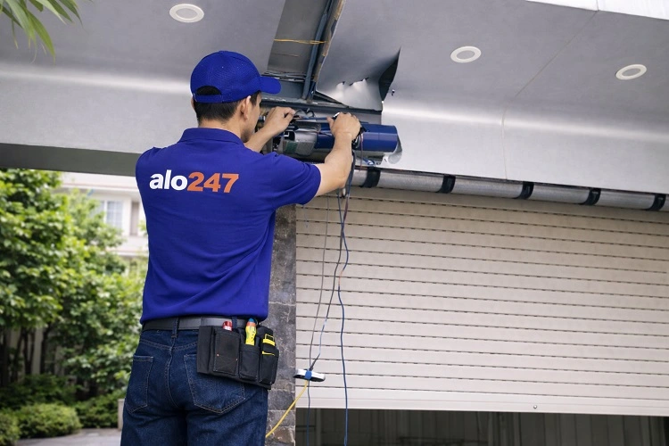 Thợ sửa cửa cuốn tại Việt Hưng