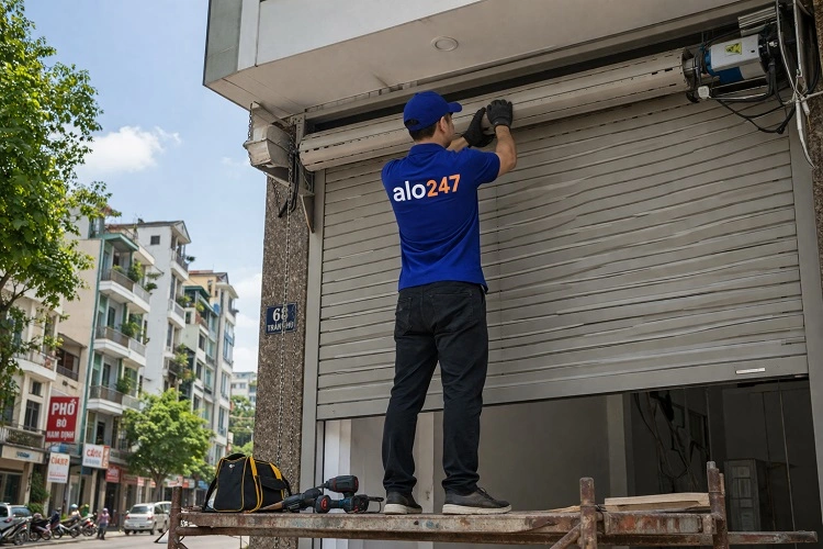 Thợ sửa nan cửa cuốn tại Tây Mỗ