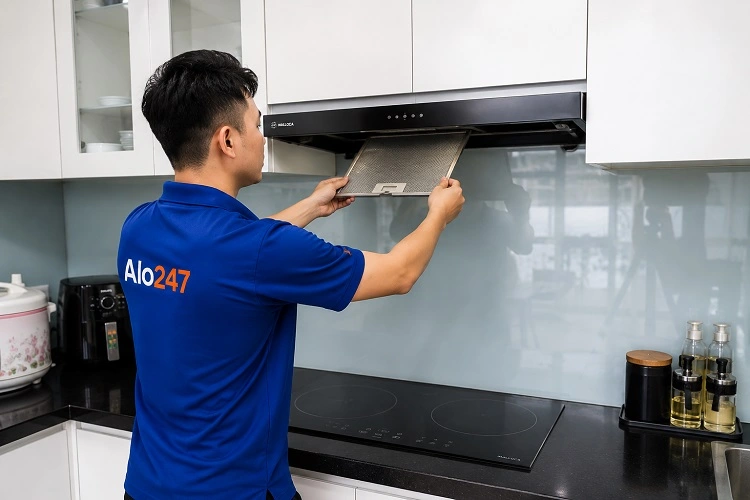 Thợ alo247 vệ sinh máy hút mùi tại Ngọc Hồi