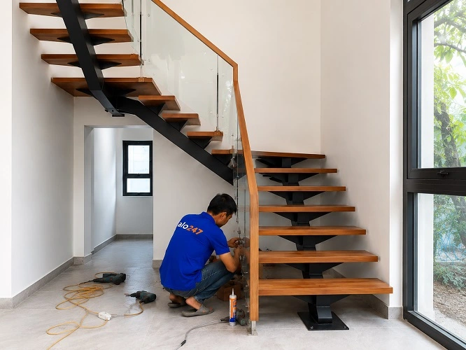 Alo247 thi công cầu thang xương cá hộp đơn
