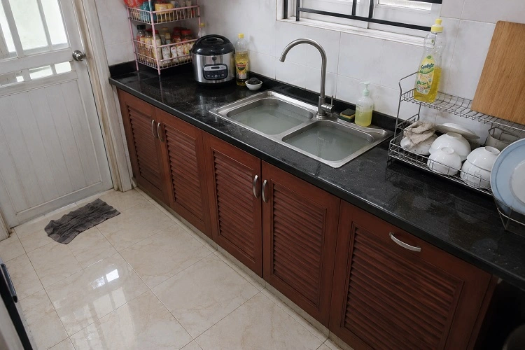 Đường ống thoát nước chậu rửa bát cần thông tắc tại Bạch Mai