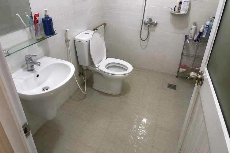 Hiện tượng bồn cầu và cống nhà vệ sinh bị nghẹt không thoát nước tại Vĩnh Tuy