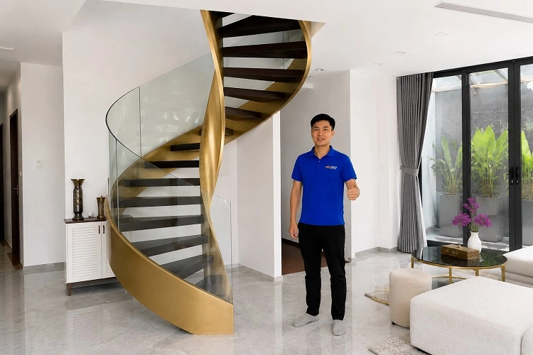 Thợ alo247 sơn đổi màu cầu thang sắt
